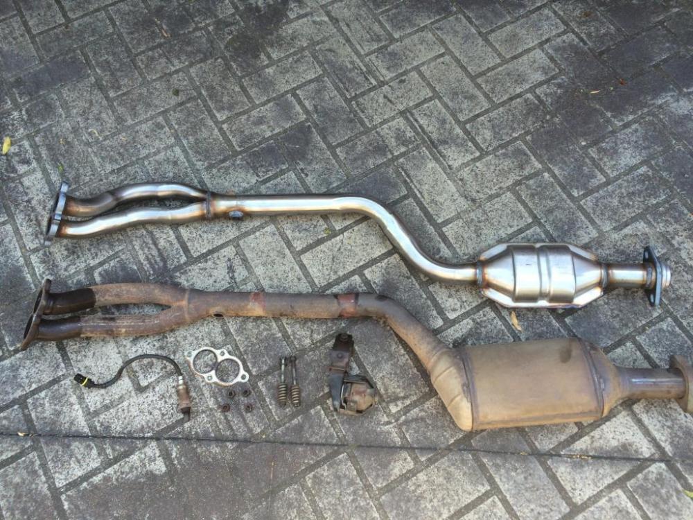 Bộ chuyển đổi xúc tác hỏng khiến đèn check engine sáng