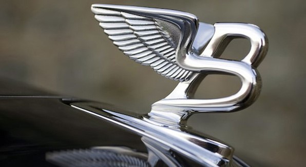 Biểu tượng chữ B đang bay trên Bentley Brook