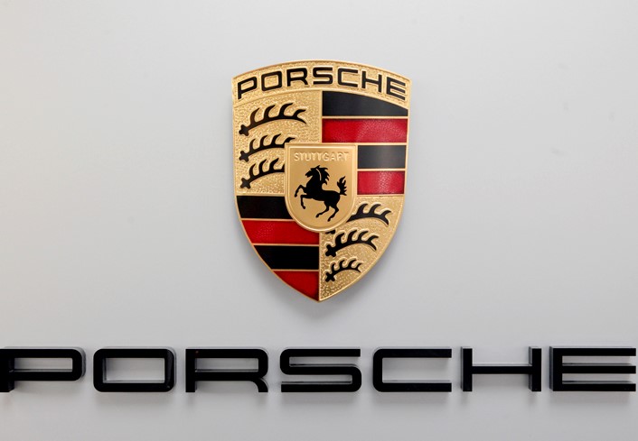 Logo Porsche mang biểu tượng con ngựa Stuttgart