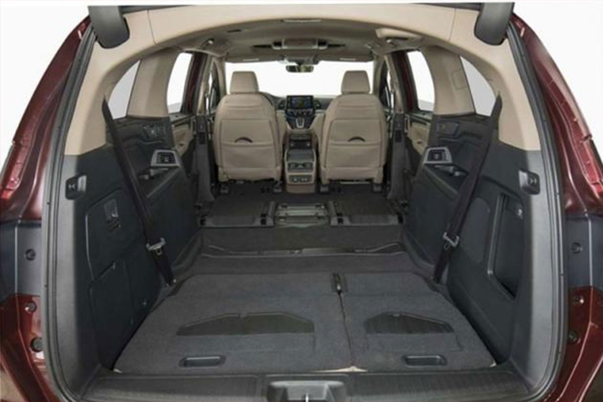 Xe tải van có khoang sau rộng rãi