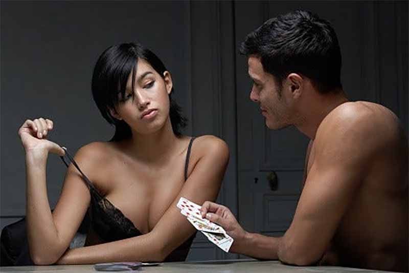 Strip Poker và yếu tố tâm lý