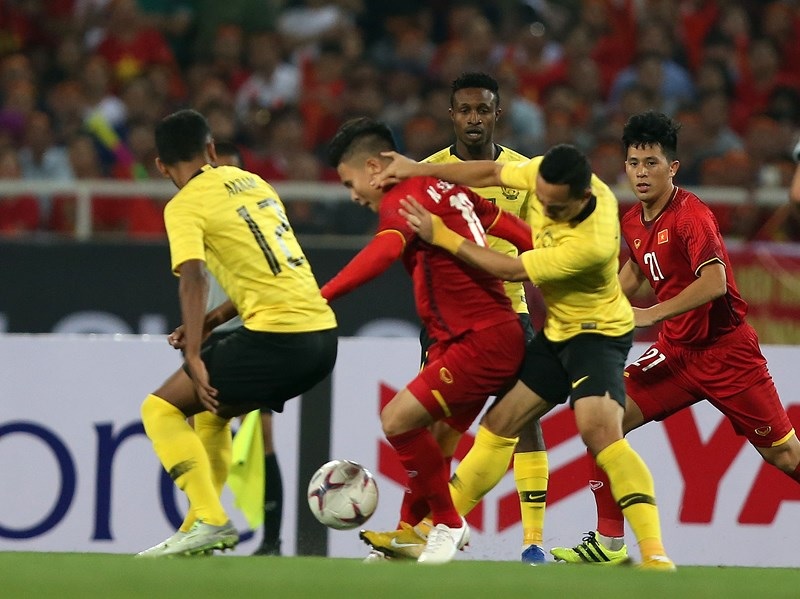 Sơ đồ minh họa chiến thuật phản công nhanh trong bóng đá