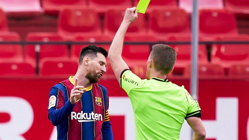 Thẻ vàng trong bóng đá là gì? Lịch sử và điều thú vị