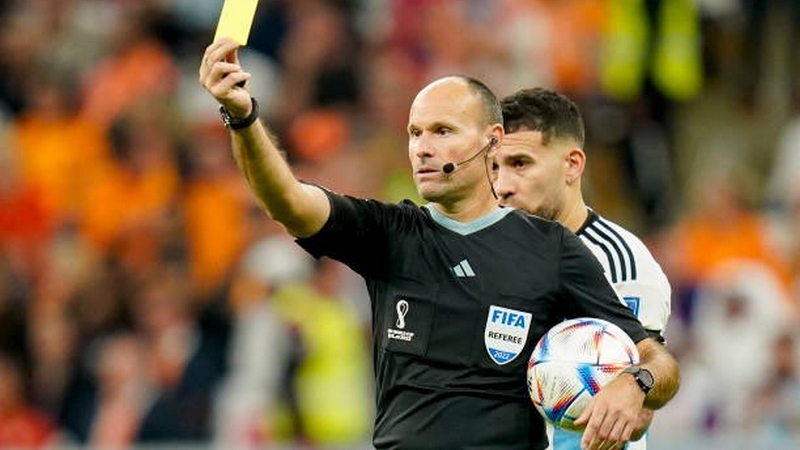 Thẻ vàng trong bóng đá là gì? Lịch sử và điều thú vị