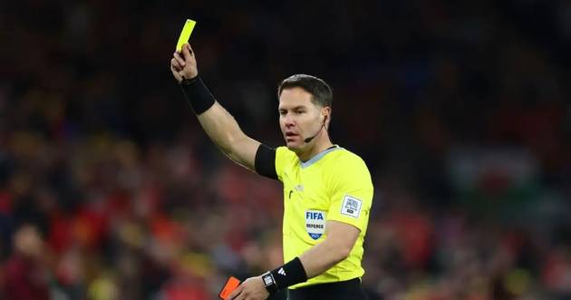 Phép lợi thế trong bóng đá: Nghệ thuật cầm còi của trọng tài