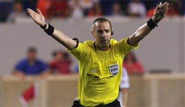 Phép Lợi Thế Trong Bóng Đá Là Gì? Luật Quan Trọng Cần Hiểu Rõ