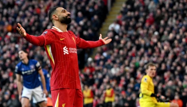 Đối thủ ngả mũ trước Mohamed Salah