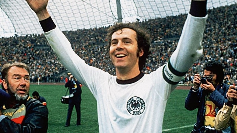 Franz Beckenbauer gần như đã thay đổi bóng đá bằng tài năng của mình Huyền thoại Franz Beckenbauer - Trung vệ vĩ đại nhất lịch sử